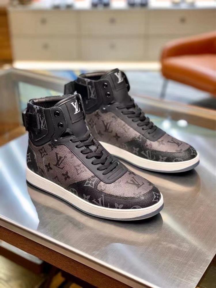 LV Rivoli High Top Sneakers with Top QualityThis sports shoe is made of embossed calf leather import