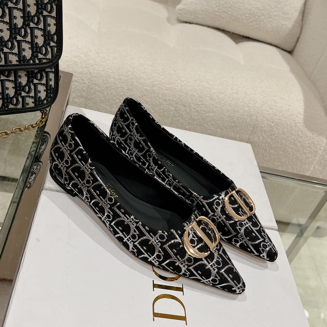 new arrival dior Early Spring New Pointed Flat ShoesThe small pointed end paired with a CD buc