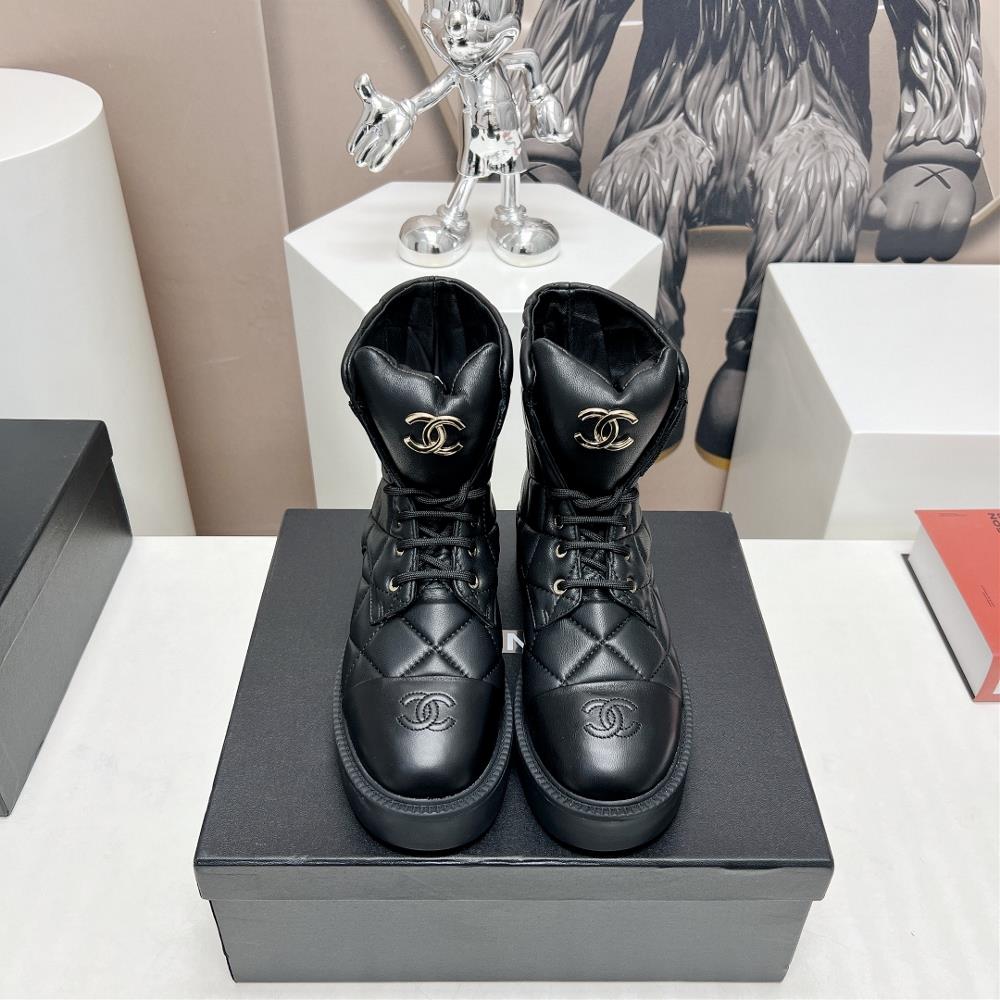 Factory toplevel versionCHANE Xiangjia 2023 vs AutumnWinter New Boot Collection Thick sole lace up short boots The new version has a high exit rate