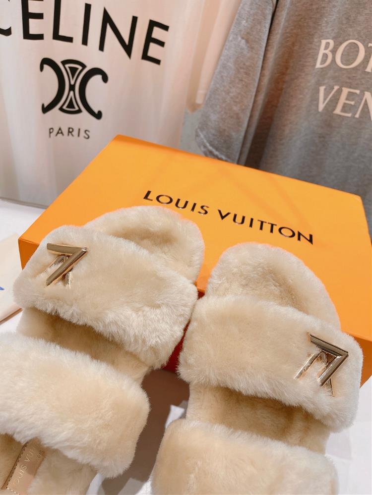 Fashion is all about expressing your individuality and the LV Winterbreak Combert Flat Sl