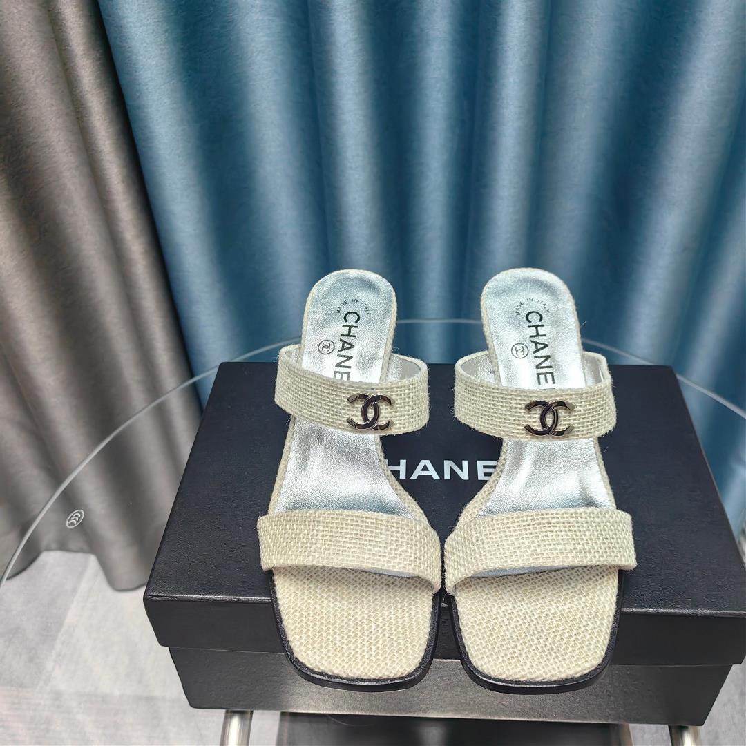 Genuine leather outsoleChanel Chanel Medieval Series Woven SandalsA minimalist yet not simple 