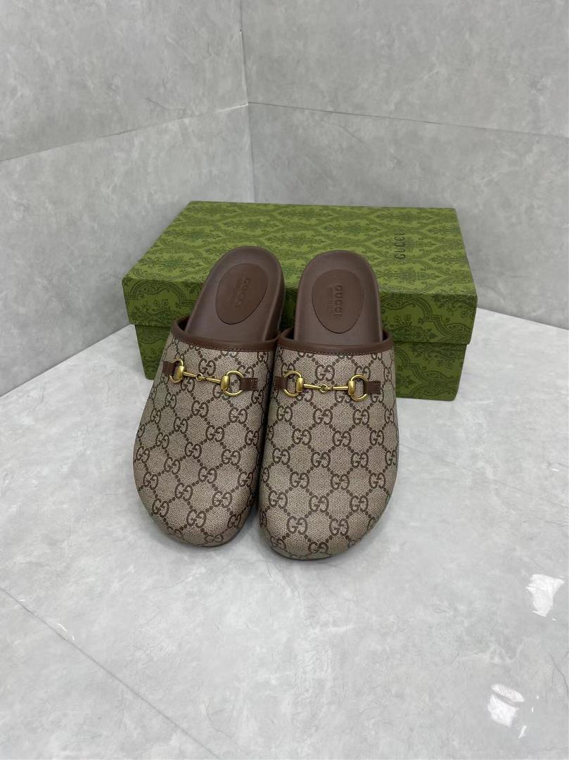 Gucci Mens and Womens Slippers GG Horse Titles Buckle Muller ShoesBrand details add a classic 