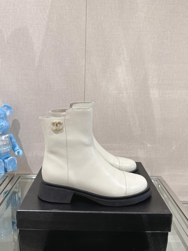 23Ss Autumn and Winter New Chane Small Fragrance Mid Seam Double C Buckle Short Boots Thick Sole Martin BootsComfortable and lazy yet maintain a lifes