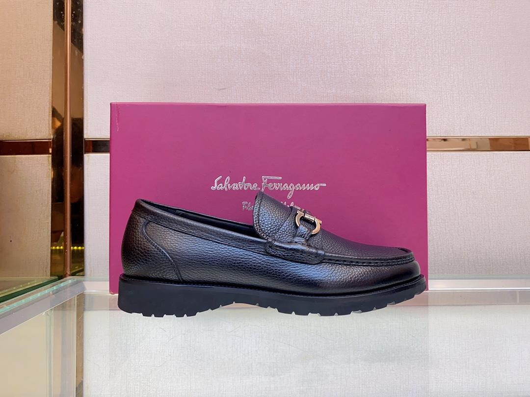 Ferragams mens leather shoesCollection design symbols are interpreted flexibly through modern 