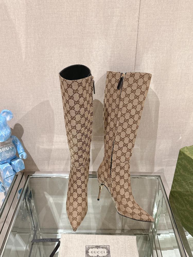 Letter cloth 23Ss AutumnWinter New Gucci Metal High Heel Boots Short BootsThis boot features a pointed design delicately showcasing the brands clas