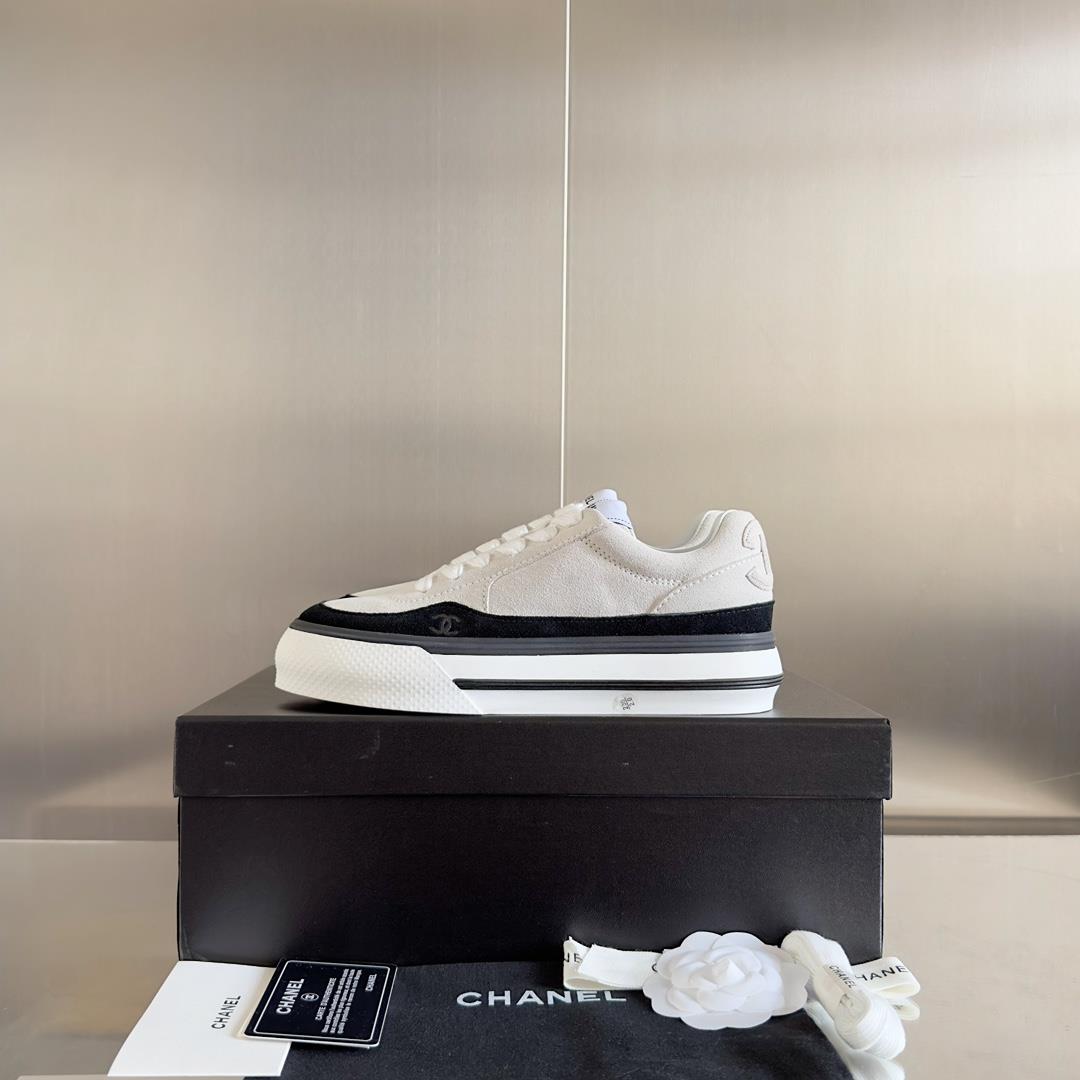 Top level version Low Chanel Chanel 23B Panda Color Sneaker Xiaoxiang Casual Sports Shoes