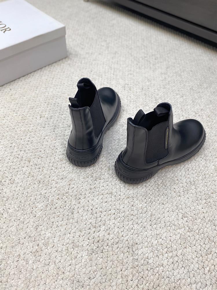 Dior RacerThe new ankle boots from autumn and winter combine classic styling with modern