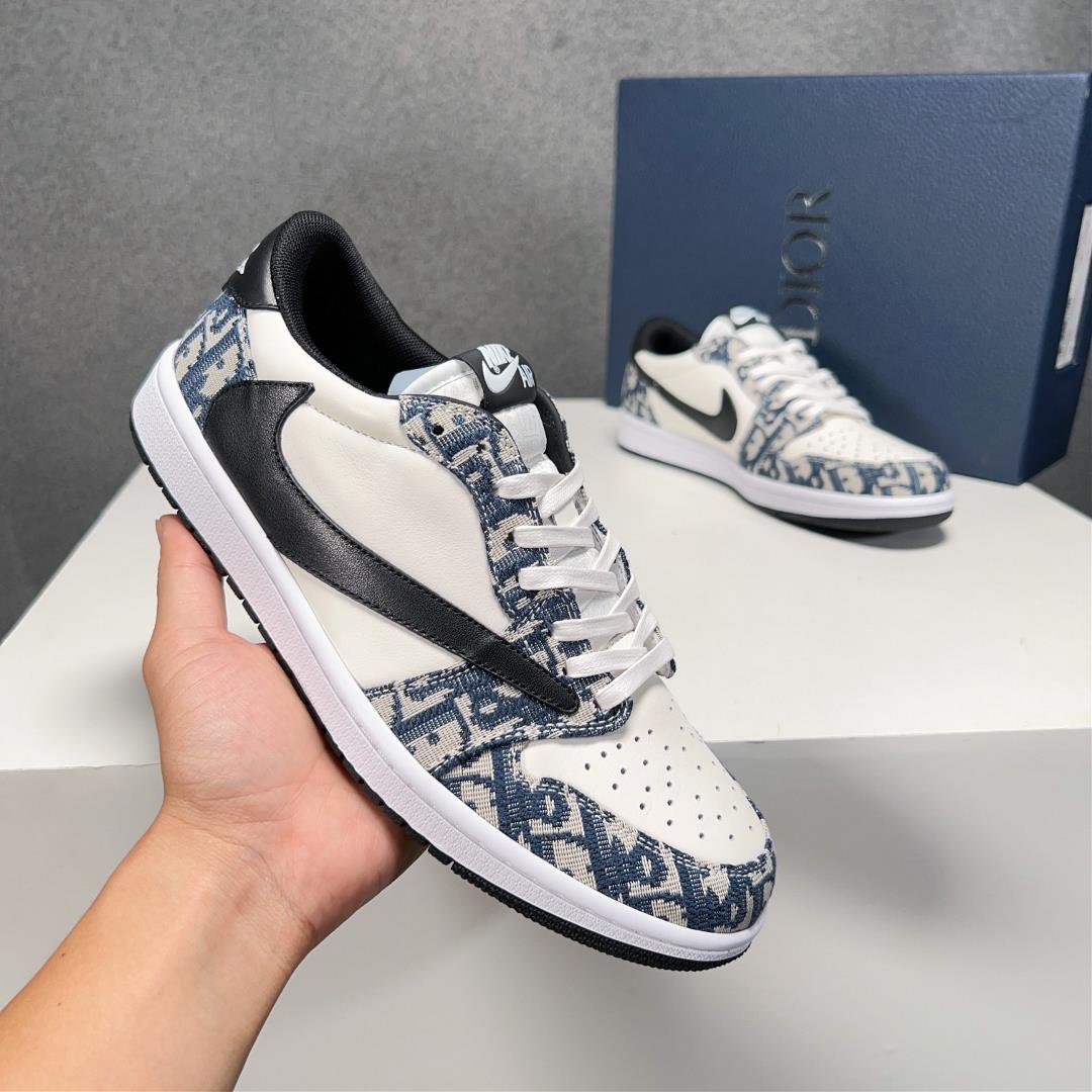 The Dior X nike co branded low top casual sports shoes are crafted with cowhide stitching