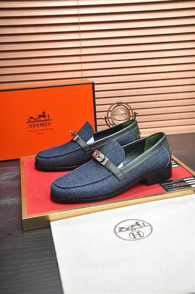 When it comes to mens shoes Hermes is a name that immediately comes to mind Their colle