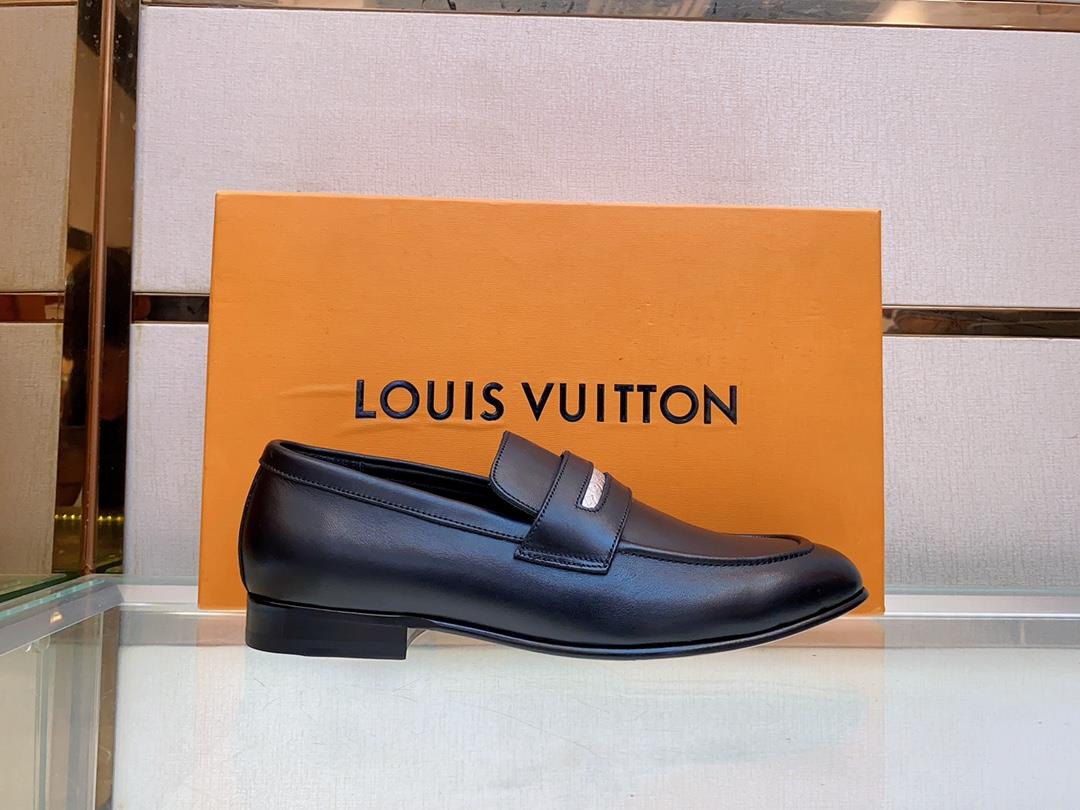 Lv brand  leather outsole SAINT GERMAN Slipon shoe This Slipon shoe leather shoes use imported