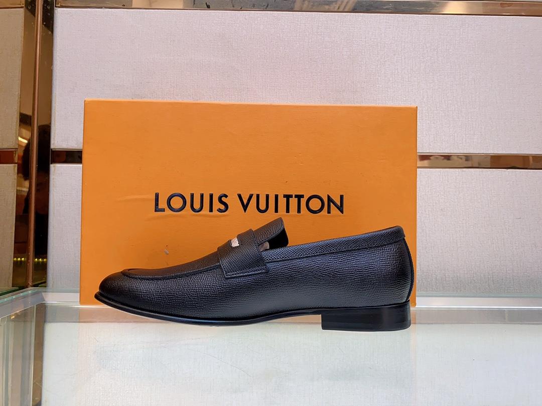 Lv brand  leather outsole SAINT GERMAN Slipon shoe This Slipon shoe leather shoes use imported