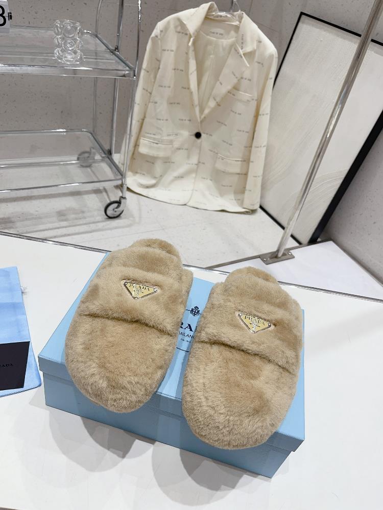 Prada Autumn and Winter Plush Slippers series is perfect for each style and color of the