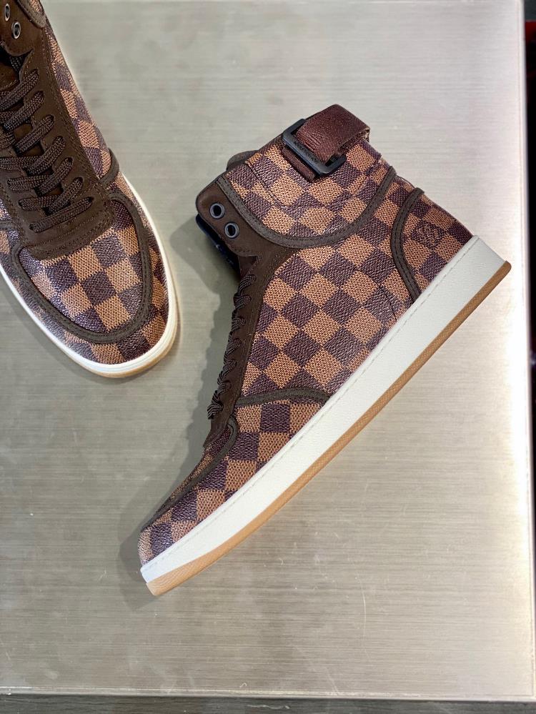 LV Rivoli High Top Sneakers with Top QualityThis sports shoe is made of Monogram rainbow c