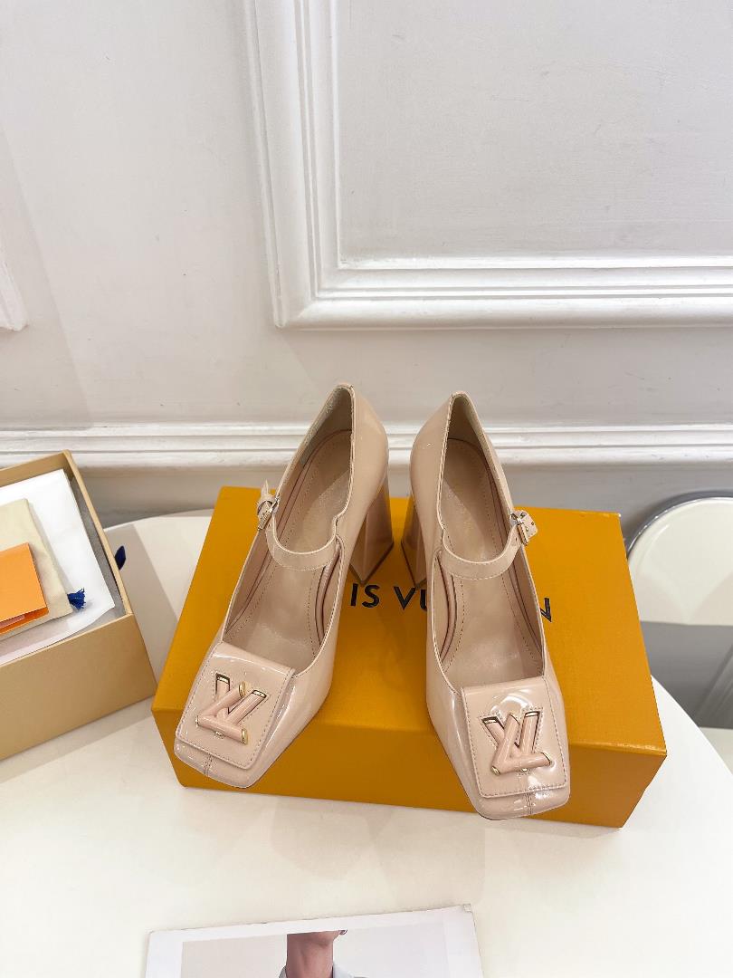 LV Louis Vuitton Early Spring New Premium EditionThe latest square toe single shoe from the specialt