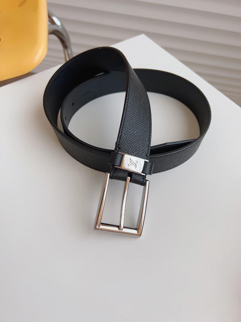 The LV CITY PIN waistband outlines smooth lines in a classic style exuding a calm business style T