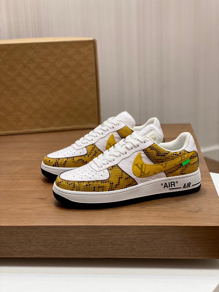 Louis Vuitton x x Nike co branded model is designed to basically follow the style of THE TEN The Swoosh line and tongue label have a familiar visual