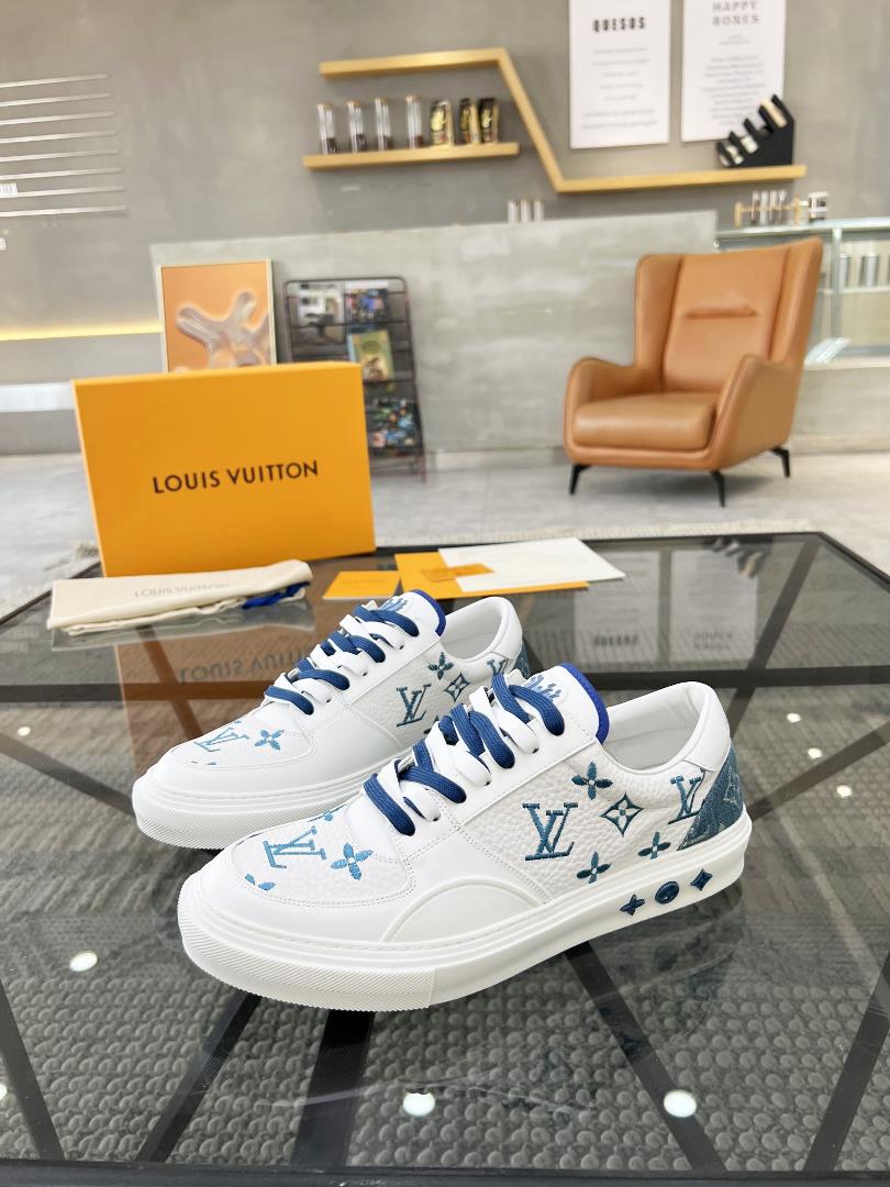 lv top tier agent purchase of the popular casual board shoe counter for men on the street featuring