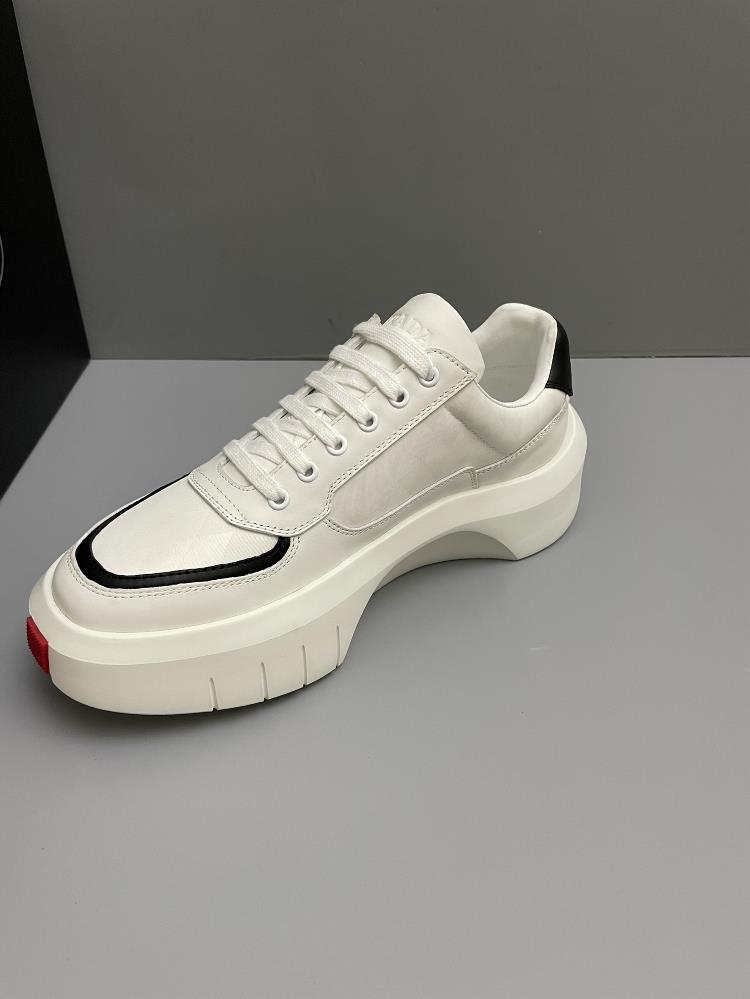 Wearing Prada thicksoled casual sports shoes not only makes a fashion statement but also