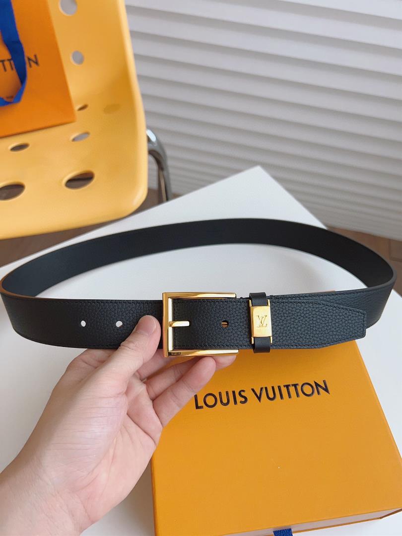 The LV CITY PIN waistband outlines smooth lines in a classic style exuding a calm busines