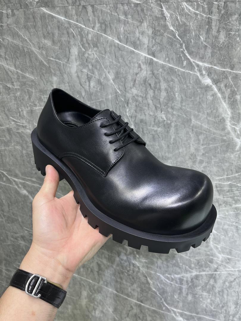 2023BALENCIAGA Balenciagas new HUMMER Derby shoe slightly asymmetric round head lace up