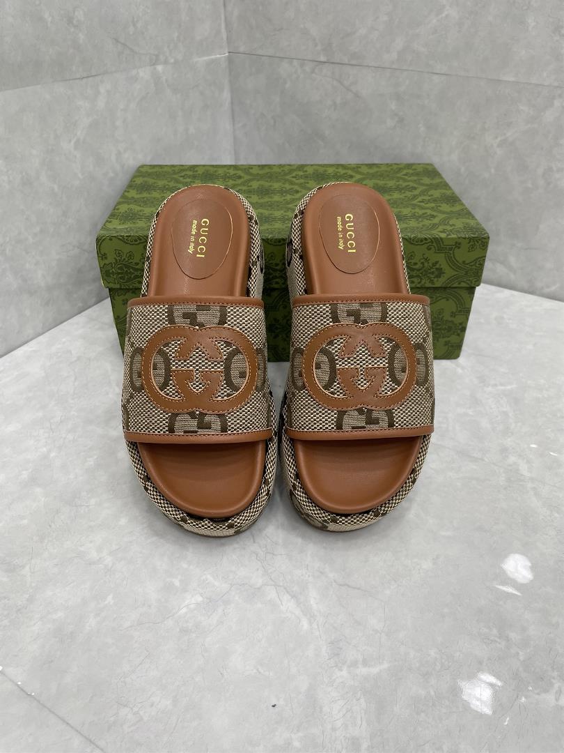 GUCCI New Womens Large GG Waterproof Platform SlippersAs an iconic symbol of the brand the log