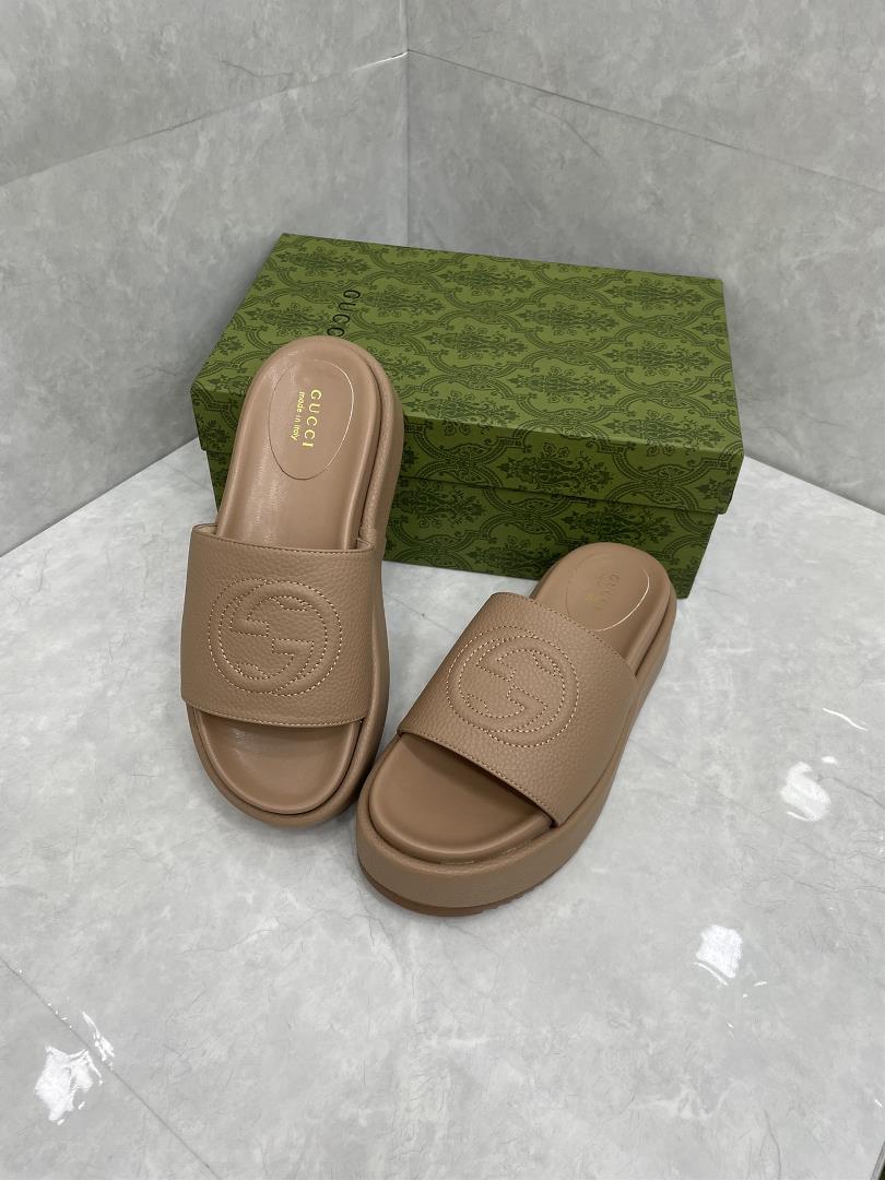 GUCCI Official Website New Womens Thick Sole Slippers Sandals SpringSummer NewThe GG logo was 