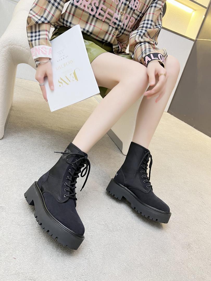 Womens shoes and clothingCeline 23ss new product top layer cowhide half boots with lace