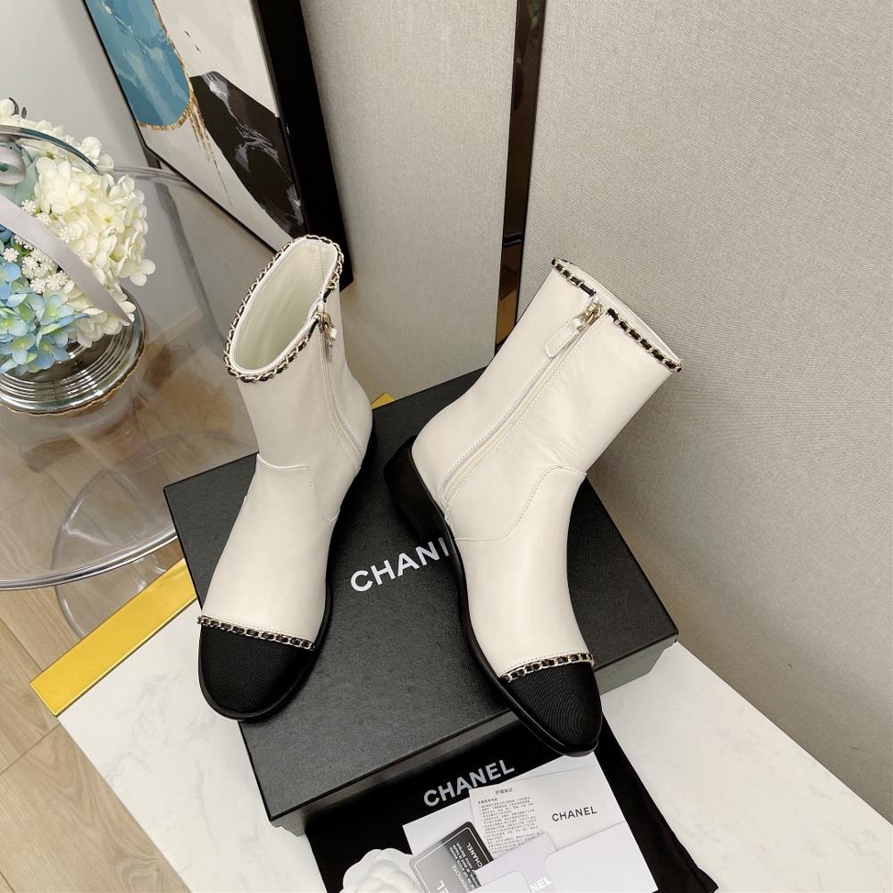 Original development of the latest chanel chain boots series at the Chanel counter in autu