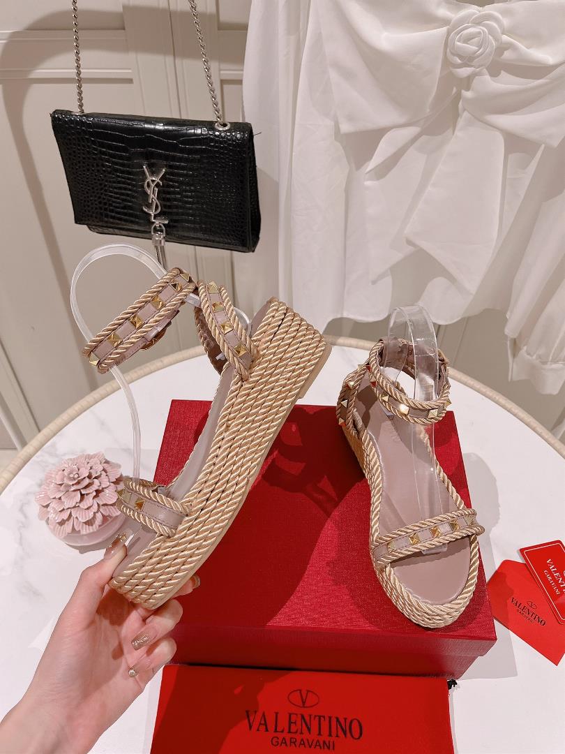 The highest version in the market exclusive new model 2023 the latest Valentino womens sandals