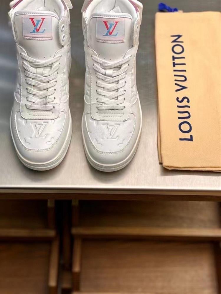 lv Rivoli High Top Sneakers with Top QualityThis sports shoe is made of embossed calf leat