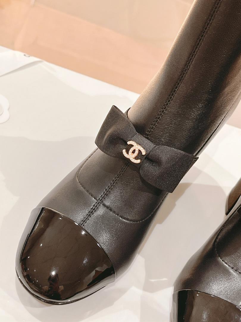 chanel Summer and Autumn Princess BootsShort boots one of the super difficult to buy seri