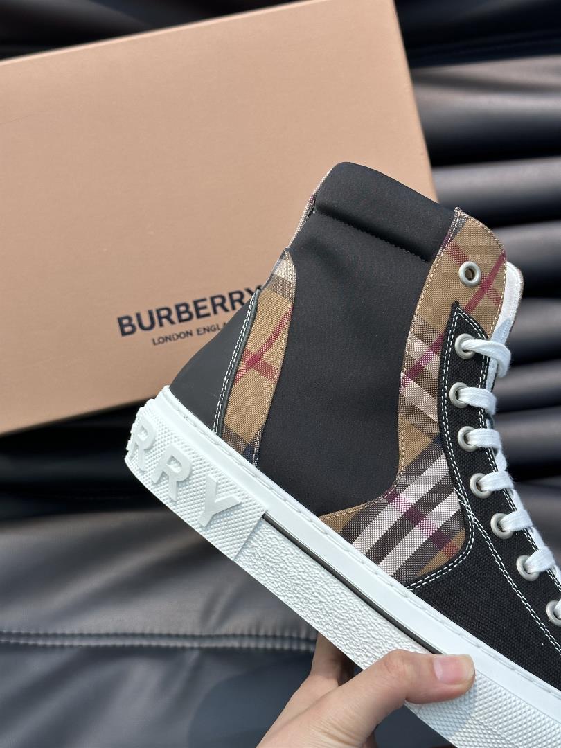 The classic high top sports shoes of the B family are updated with Vintage retro checkered