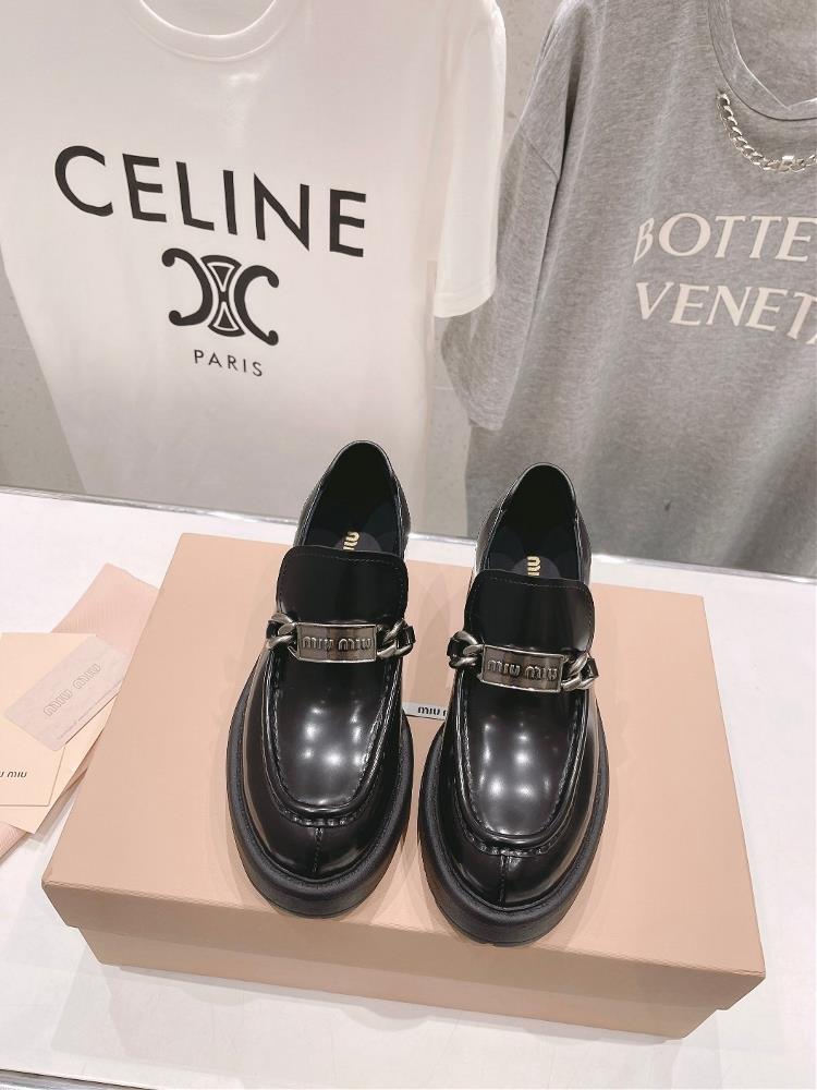 High version factory MiuMiu 2024ss SpringSummer runway thick sole loafers Frequently appearing on the covers of major fashion magazines loved by var