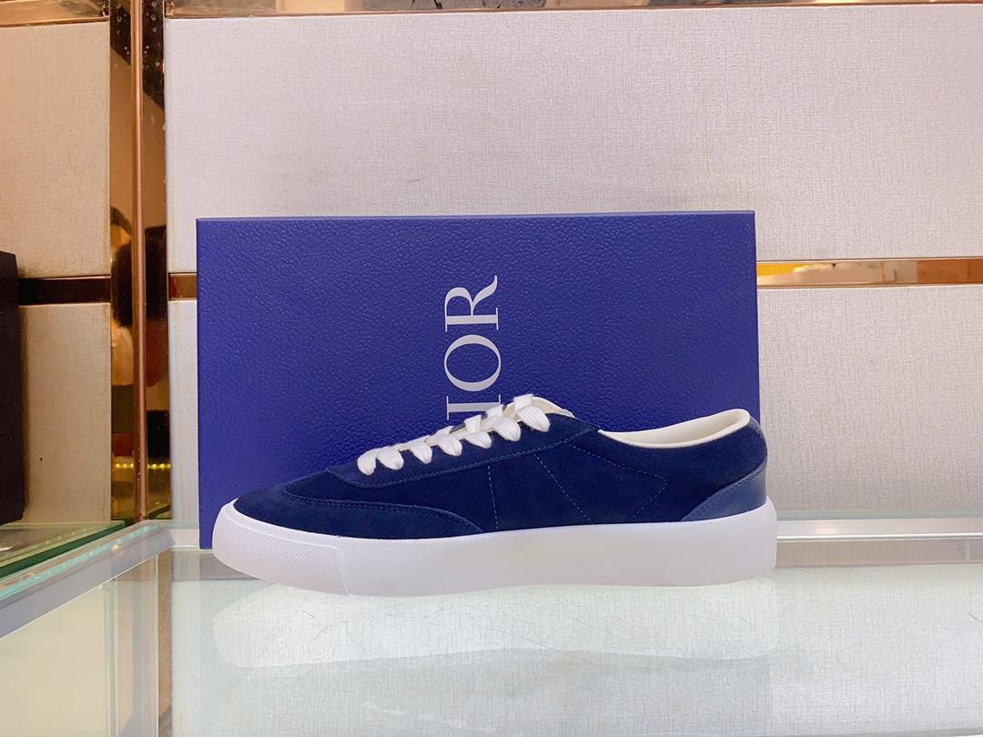 The Dior B101 low cut casual sports shoe is meticulously crafted with cowhide stitching on