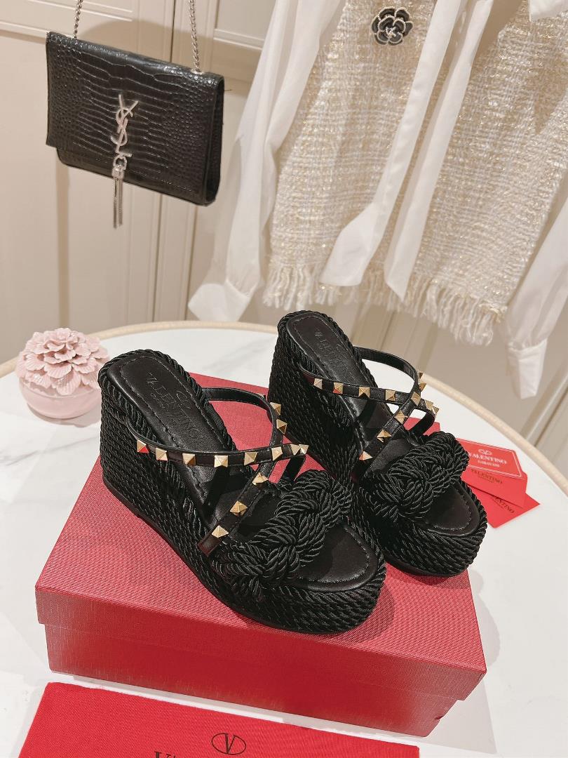 The highest version in the market exclusive new model 2023 the latest Valentino womens sandals