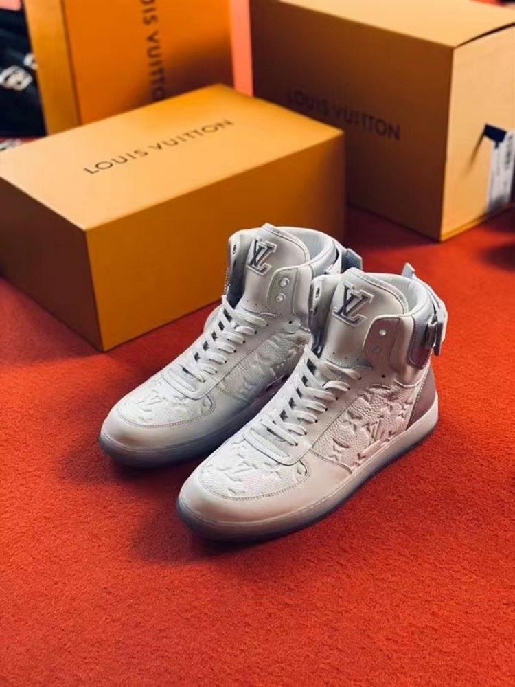 lv Rivoli High Top Sneakers with Top QualityThis sports shoe is made of embossed calf leather import