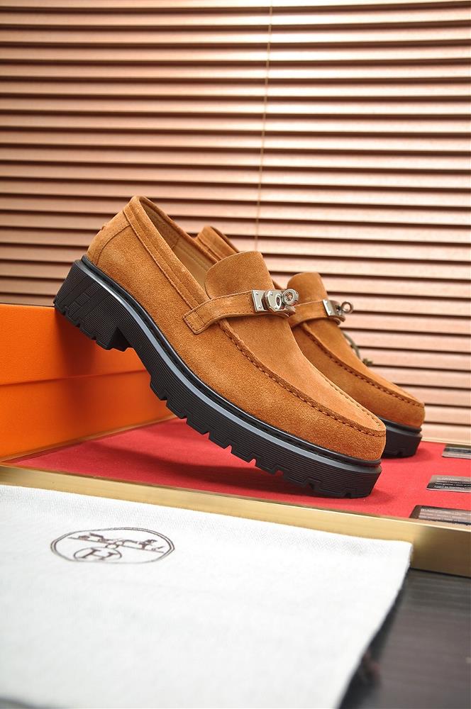 One of the standout features of Hermes mens shoes is the cowhide lining This luxurious m