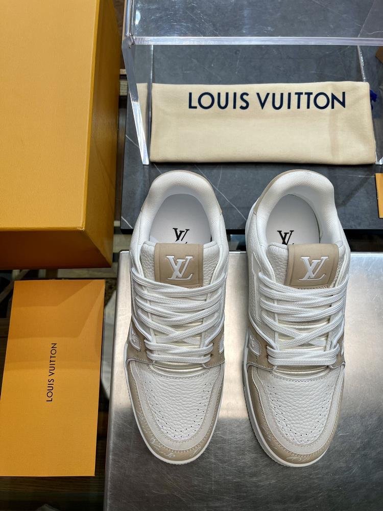 Lv Trainers new color scheme sports shoes Size 3846  Womens size 3540 is ready for reser