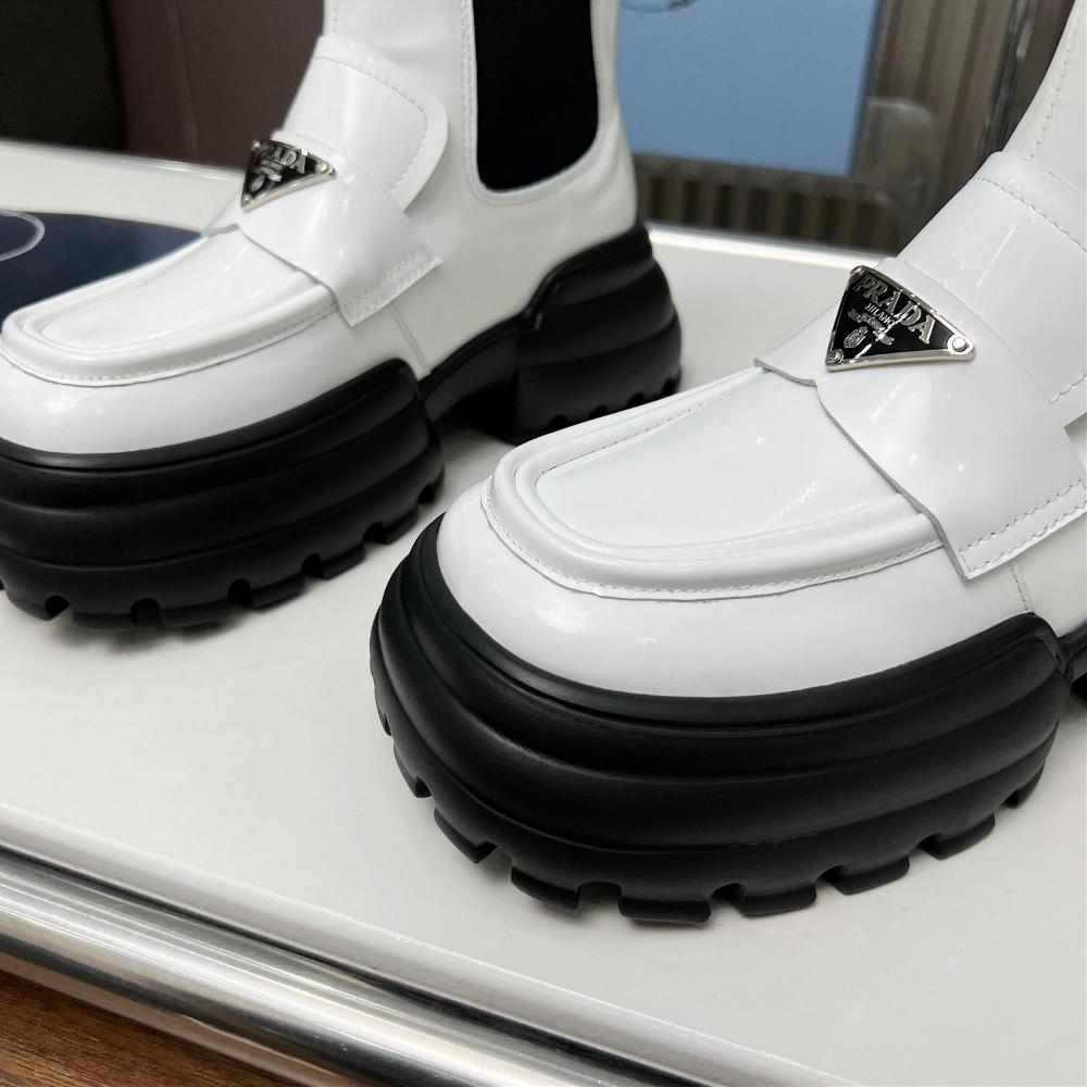 Factory price Pradas new thick sole design features luxurious and comfortable upper legs