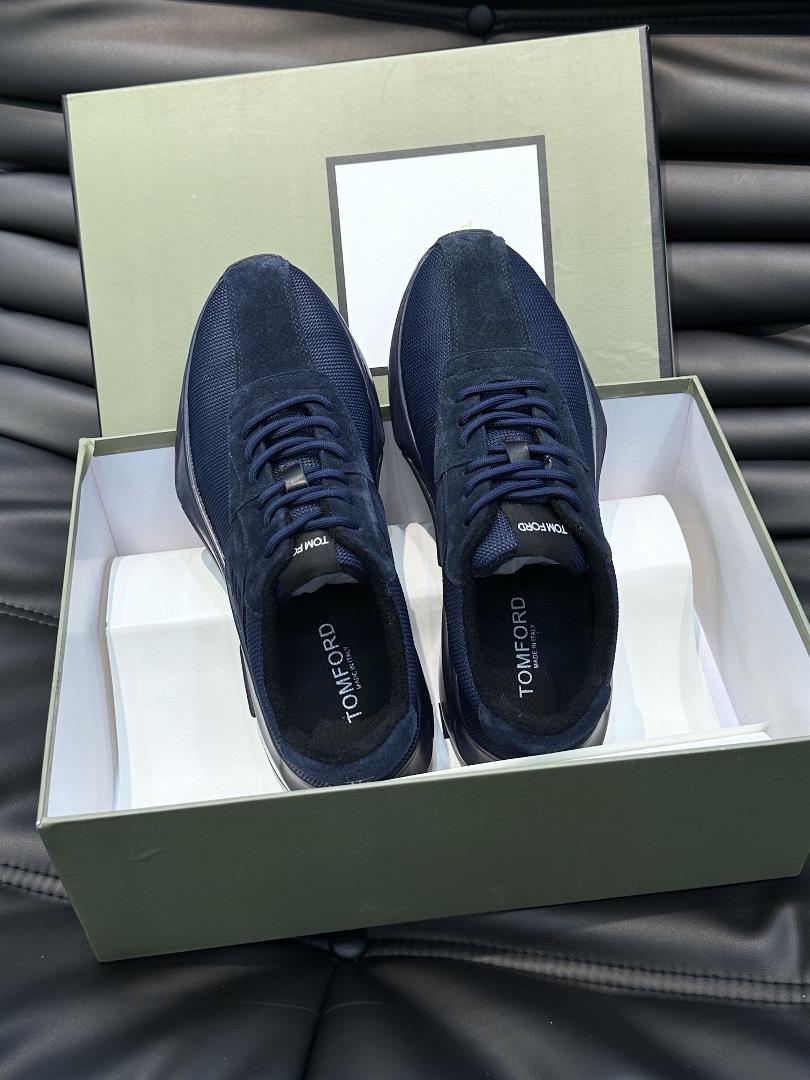 TOMFORD mens casual sports shoes are designed with smooth lines to create a simple appear