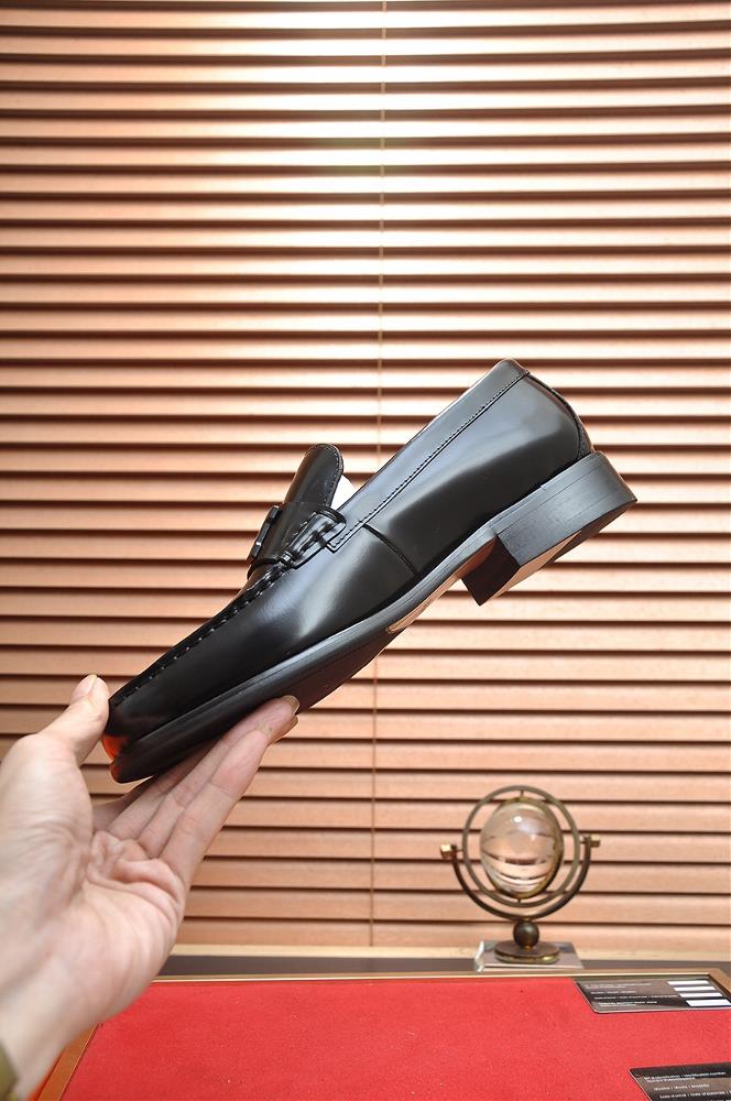 What sets Hermes mens shoes apart is their ability to seamlessly blend classic and contem